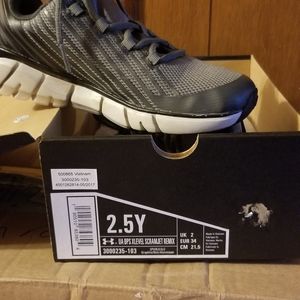 Underarmur boy shoes